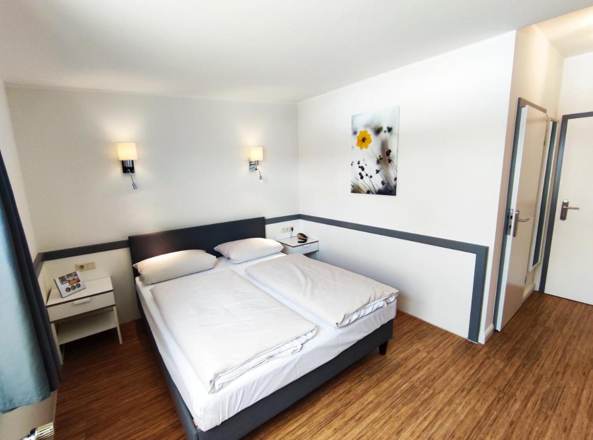 Schaefers Hotel, Self-Check-In, Cafe Und Baecker Am Hotel فيشتا المظهر الخارجي الصورة