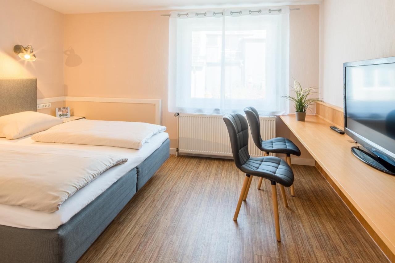 Schaefers Hotel, Self-Check-In, Cafe Und Baecker Am Hotel فيشتا المظهر الخارجي الصورة